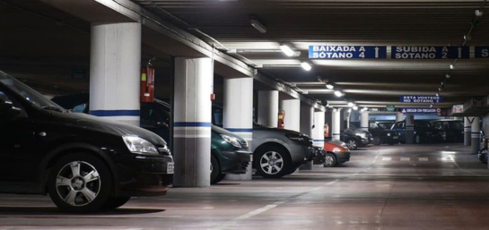 ¿Cubre el seguro de coche un golpe en el garaje?