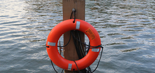 Elementos de seguridad obligatorios en una embarcación
